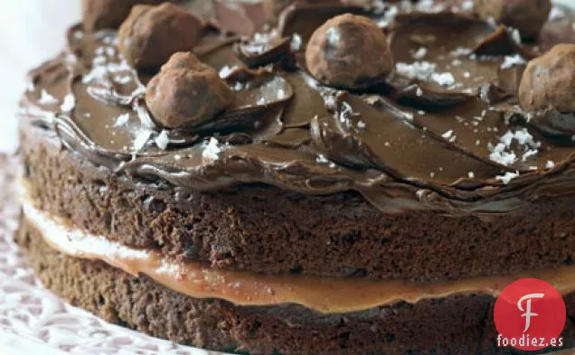 Pastel de chocolate con caramelo salado de Hannah Obee