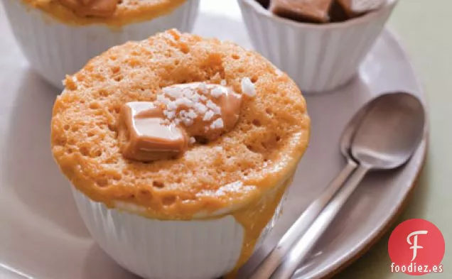 Pastel de Taza de Caramelo con Flor de Sal