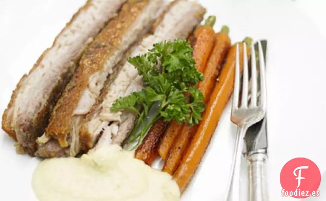Panceta de cerdo dos veces cocida con un velouté de cebolla y manzana