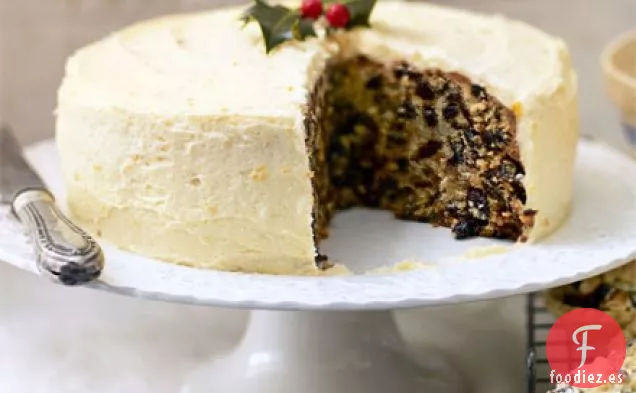 Pastel de frutas con glaseado de mantequilla de albaricoque