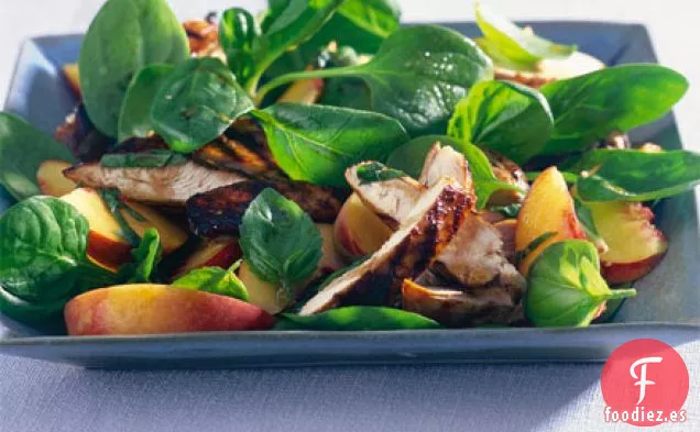 Ensalada balsámica de pollo y melocotón