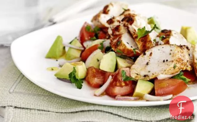 Pechuga de pollo con ensalada de aguacate