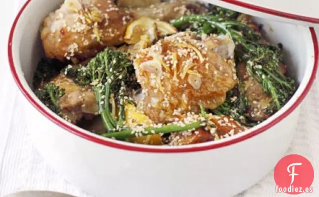 Pollo asado con limón, brócoli y sésamo