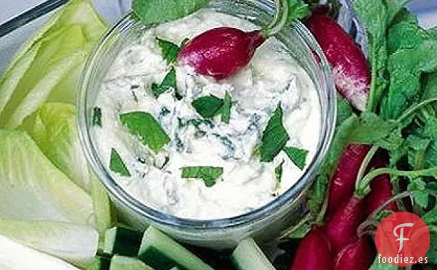 Salsa de queso feta y limón con crudités