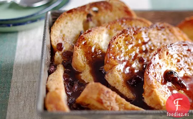 Budín de Pan y Mantequilla Favorito con Salsa Bourbon