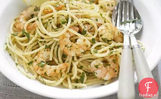 Espaguetis con limón y perejil