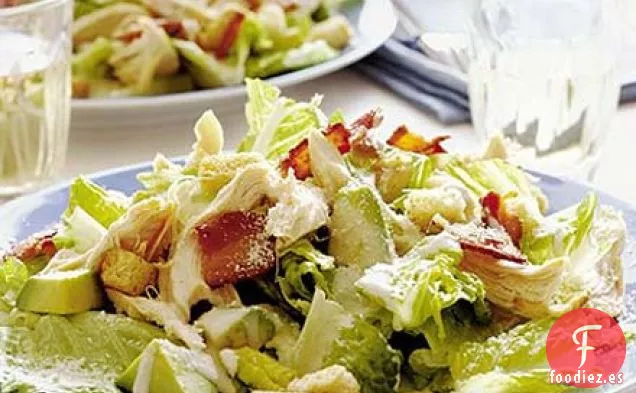 Ensalada César de pollo y tocino