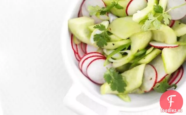 Ensalada de rábano y pepino en escabeche