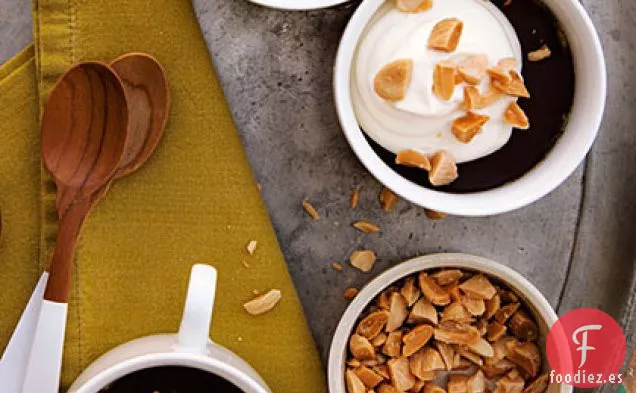 Ollas de Crema de Vainilla con Chocolate Negro y Almendras Tostadas