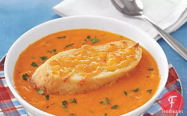 Sopa de Tomate con Croutones de Queso Cheddar