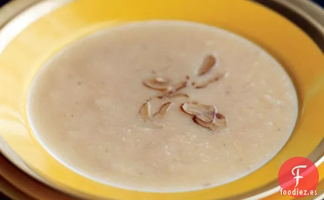 Sopa de Perejil y Raíz con Castañas Trufadas