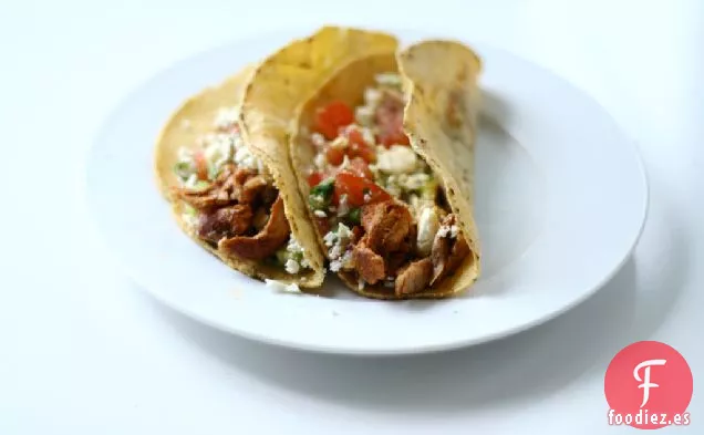 Tacos De Pollo Con Salsa De Aguacate