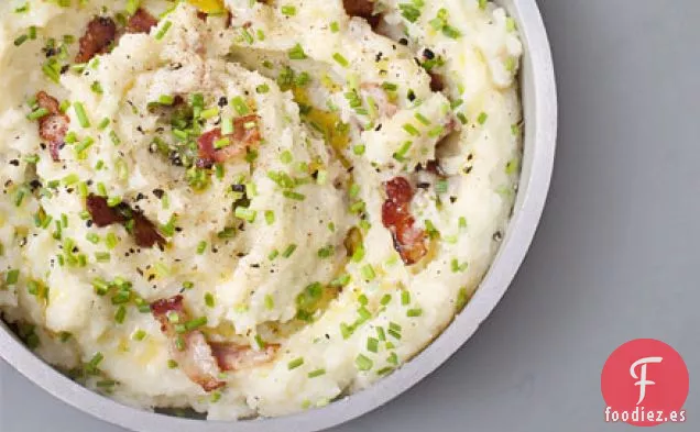 Puré de queso y cebollino con tocino