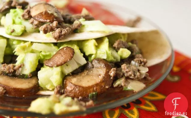 Tacos de Aguacate con Champiñones de Ternera