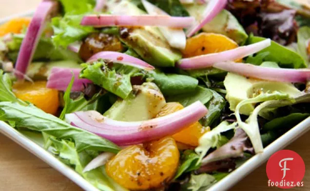 Ensalada de Verduras Mixtas de Naranja y aguacate