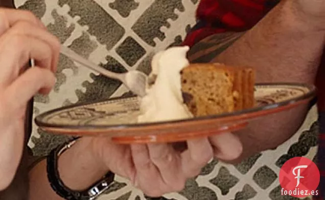 Pastel de Dátiles con Salsa de Caramelo