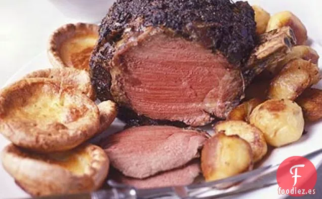 Carne de res rara con Yorkshire de mostaza