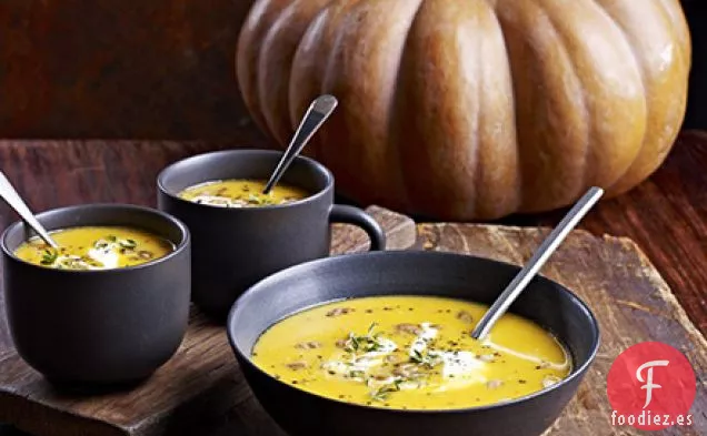 Sopa cremosa de calabaza y lentejas