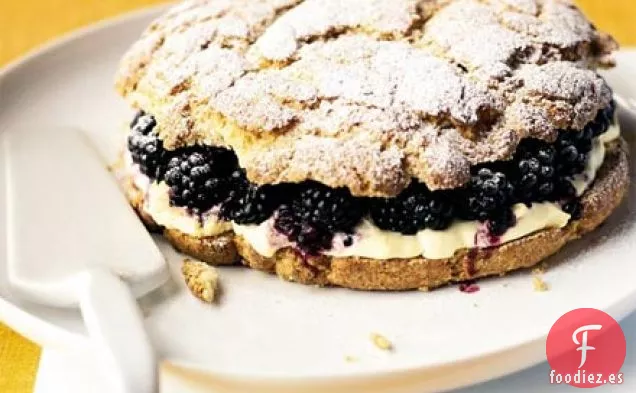 Tarta de crema de mora y coagulada