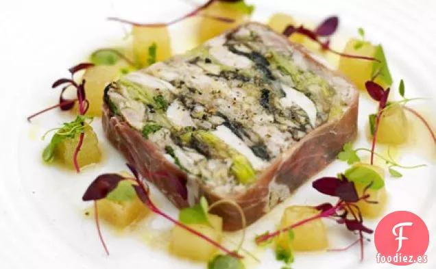 Terrina de pollo y puerro envuelta en jamón