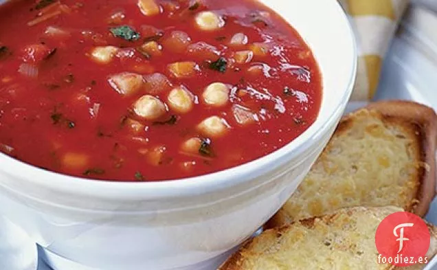 Sopa de verduras de otoño con tostadas con queso