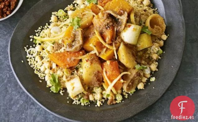 Cuscús de verduras con garbanzos y limones en conserva