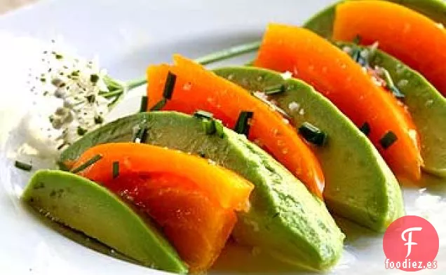 Ensalada De Aguacate Con Tomates De Herencia