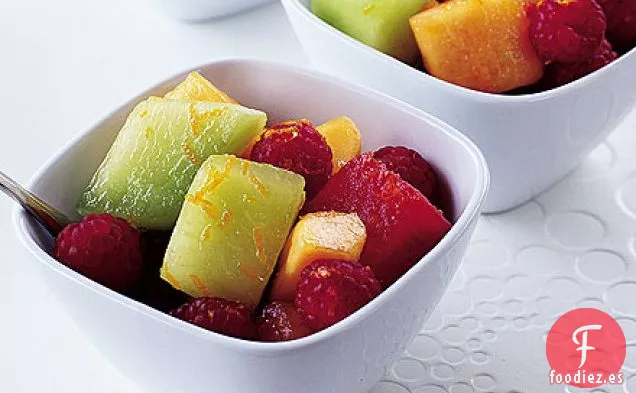 Tazas de melón, naranja y frambuesa