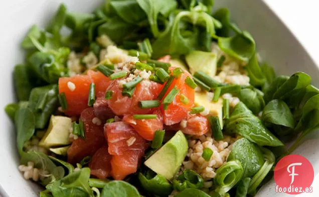 Trigo Bulgar Con Aguacate Y Salmón