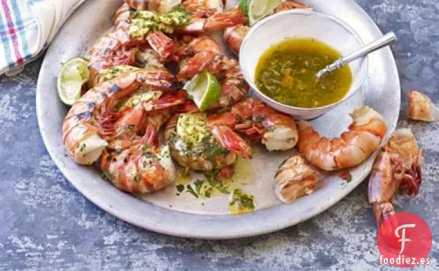 Gambas a la barbacoa con mantequilla de chile, lima y cilantro
