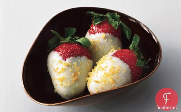 Fresas Bañadas en Chocolate Blanco con Azúcar Cítrico