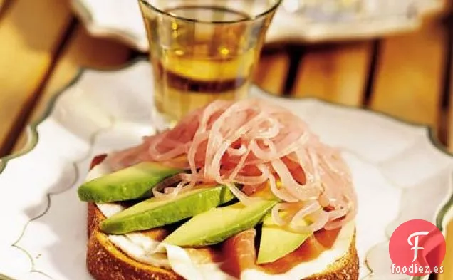 Sándwiches de Aguacate, Cebolla Roja y Jamón