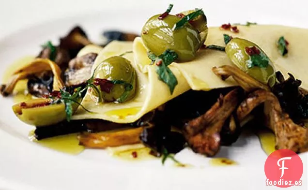 Lasaña abierta de champiñones y aceitunas