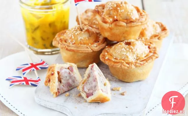 Mini tartas de cerdo con piccalilli