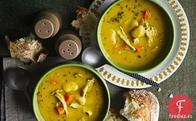 Sopa de frijoles con mantequilla y pollo Herby