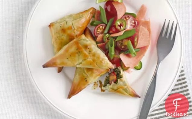 Samosas de espinacas con ensalada india