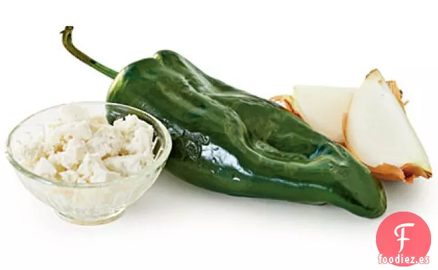 Muslos de Pollo Crujientes con Poblanos y Cebollas