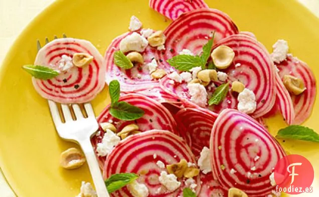 Ensalada de Remolacha Chioggia con Salata de Ricotta y Avellanas