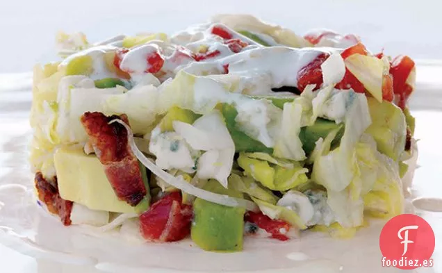 Ensalada Cobb de Patricia Wells: Iceberg, Tomate, Aguacate, Tocino y Queso Azul