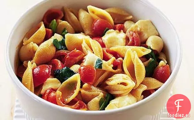 Conchas con tomates balsámicos y mozzarella