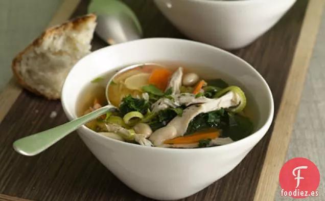 Sopa de Pollo y Frijoles Blancos con Verduras