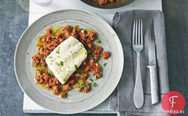 Pescado a la parrilla sencillo con tomates marroquíes con especias