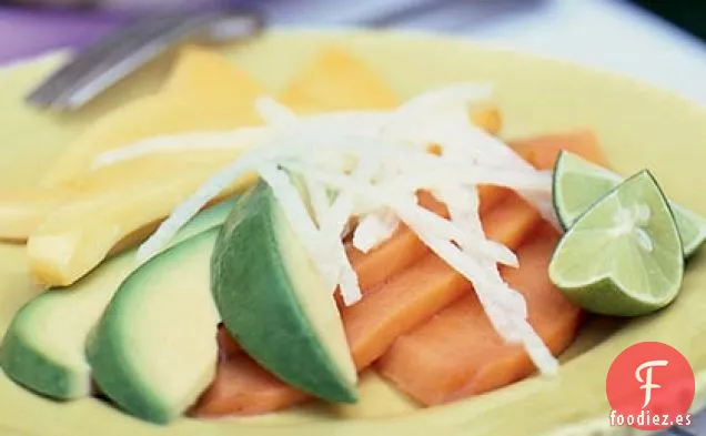 Ensalada de Papaya y Aguacate con Aderezo de Naranja Agria