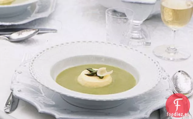 Sopa de Espárragos con Natillas de Parmesano