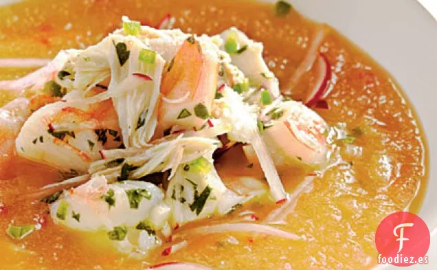 Sopa de Durazno Dorado con Seviche de Camarones y Cangrejo