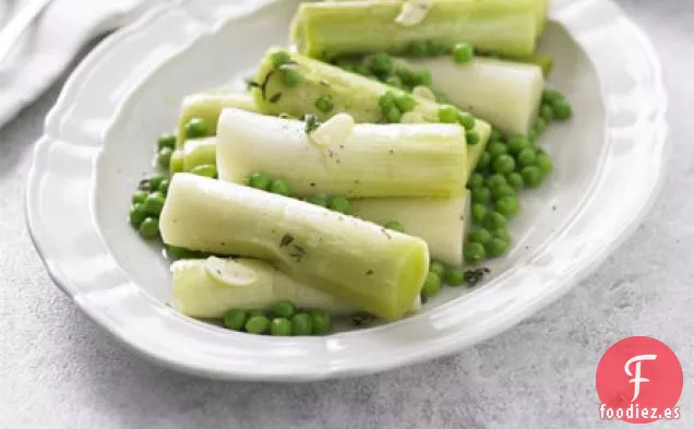 Puerros y guisantes estofados