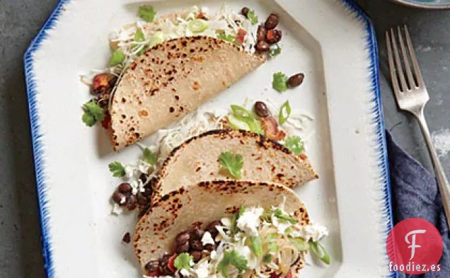 Tacos de Frijoles Negros con Ensalada de Queso Feta