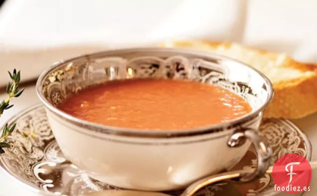 Sopa de Tomate con Tostadas de Parmesano