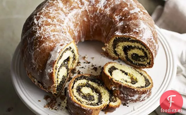 Pastel de remolino de semillas de amapola y vainilla