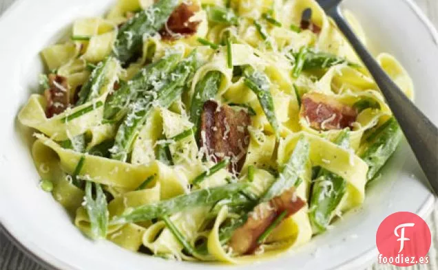 Fettuccine con frijoles y panceta